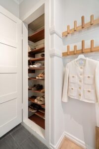 Simple Ways to Organize Your Entryway